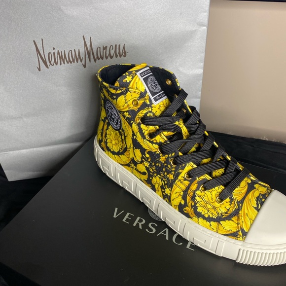 Versace Other - 👑🌟🔥STUNNING VERCSACE SNEAKERS 🔥🌟👑